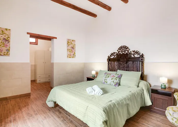 Casa Abuela Nicolasa * Máguez